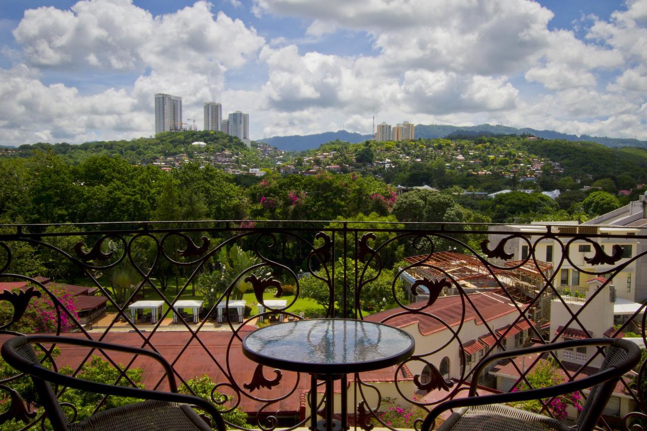 Sophia Suites Residence Hotel Cebu Exterior foto